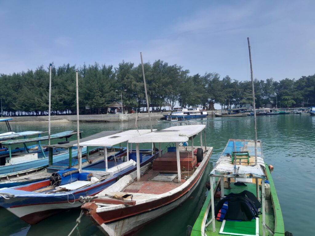 Pulau Pari./Bumi Biru Wisata.